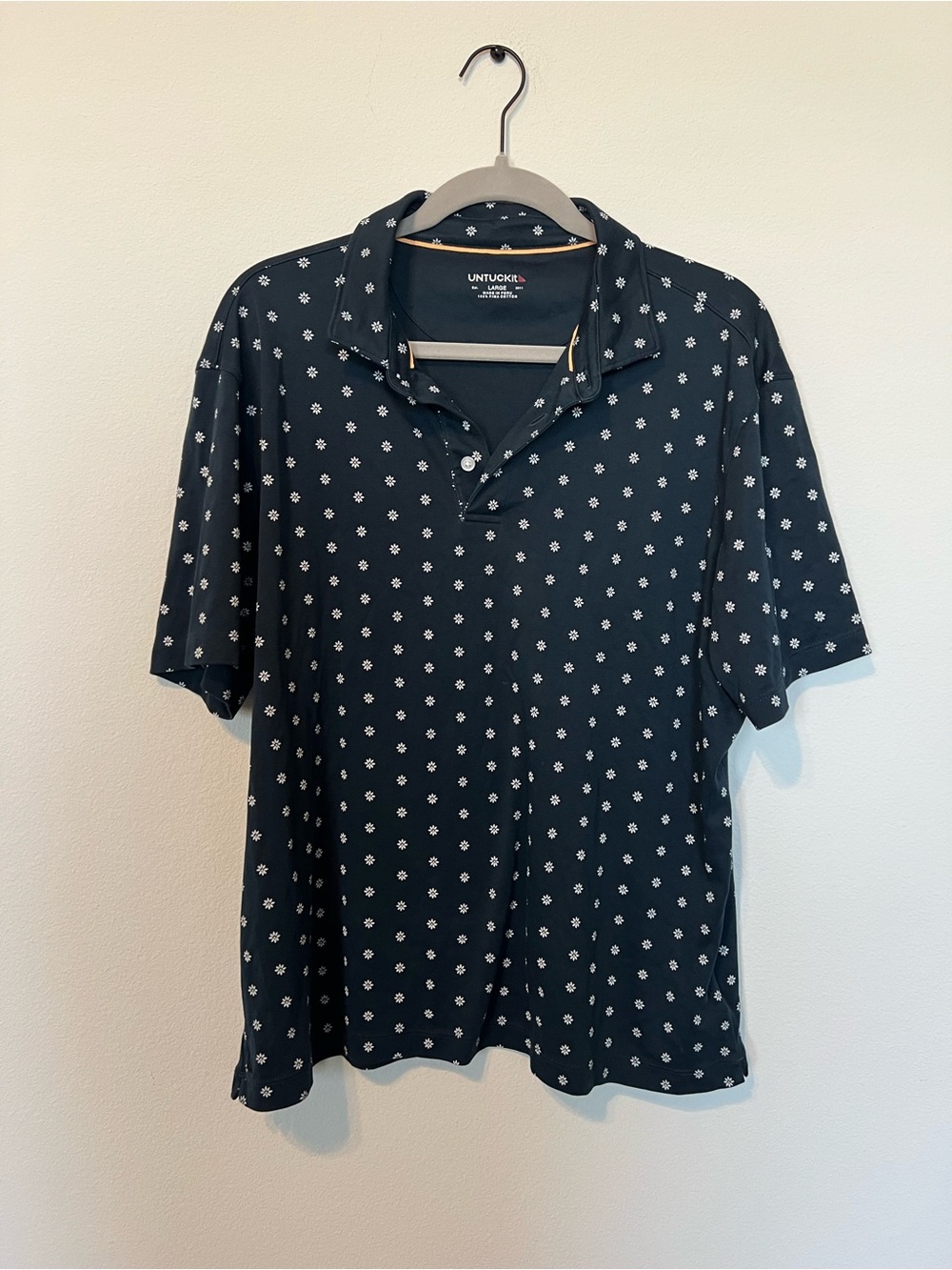 UNTUCKit 100% Cotton Navy Daisy Polo